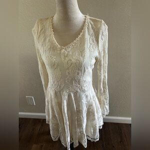 Lily’s Elegant cream colored Lace Long Sleeve Dress size M NWT